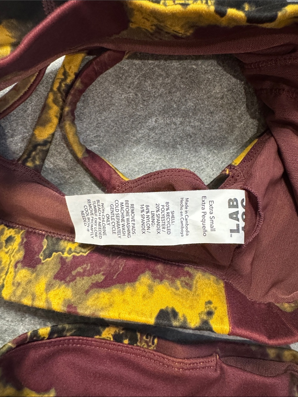 Acid WashHigh-Waist Leggings & Strappy Sports Bra Set - Burgundy, Black & Gold - Picture 7 of 7